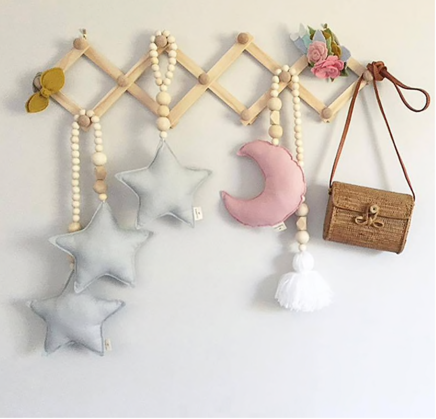 Wooden Expandable Wall Hanger